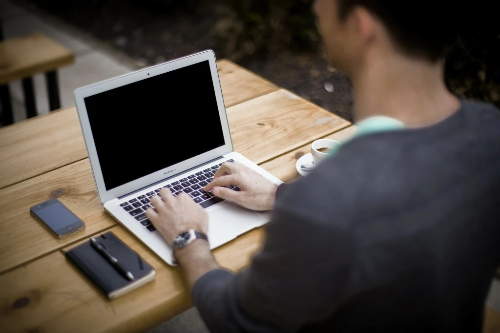 20140812_vexeo.de_Karriereseite_E-Mail